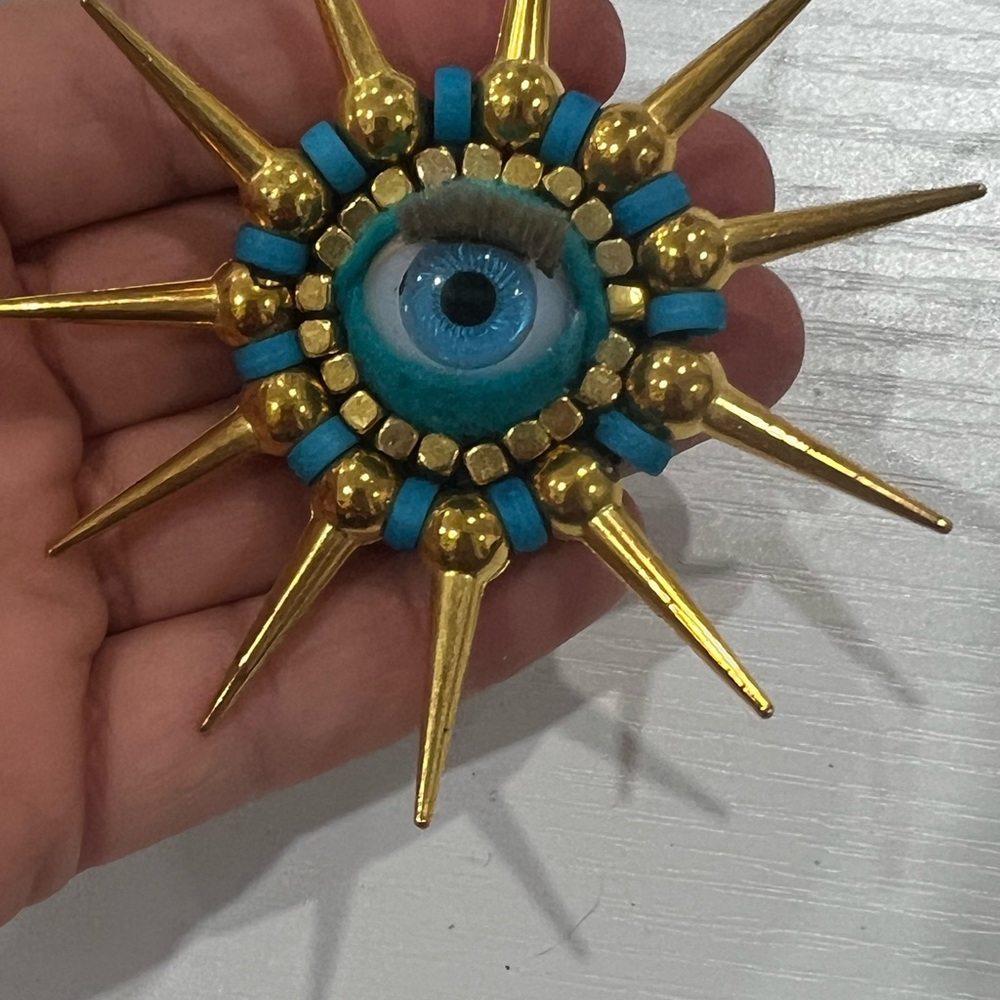 Sunburst Turquoise and Gold Eyeball Brooch - Designer Statement Jewelry - Picture 4 of 7